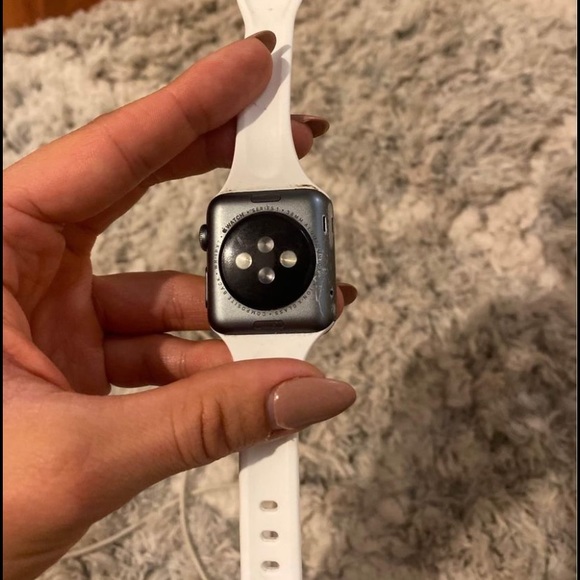 Series 1 Apple Watch 38mm and charger - Picture 5 of 7